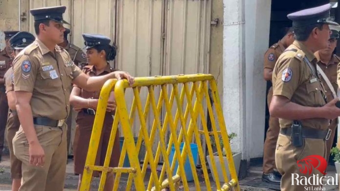 Crowds Gather in Colombo